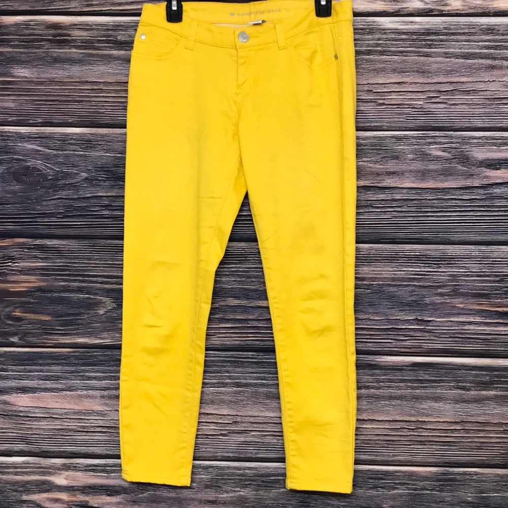 Celebrity pink size 7 yellow jeans 26 inch inseam